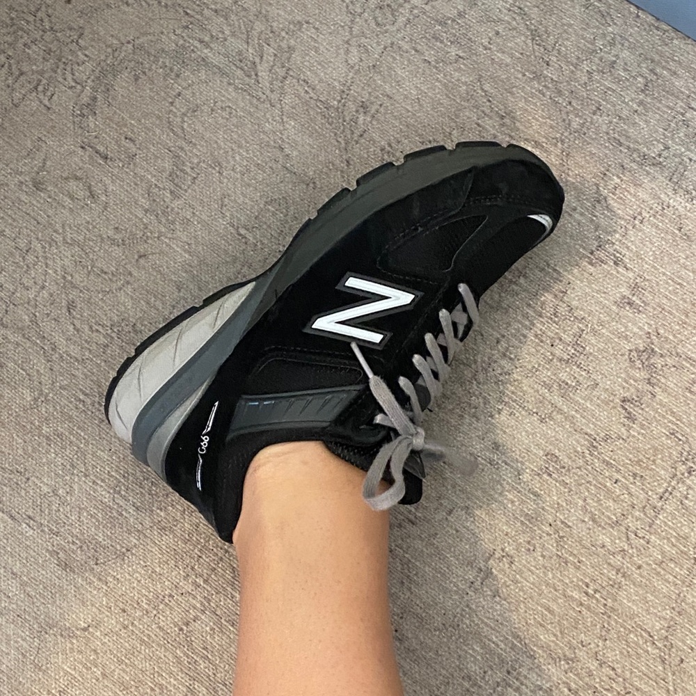 Black New Balance 990v5